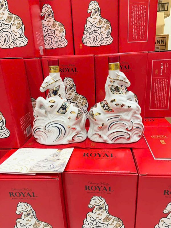 Rượu con ngựa Suntory Whisky Royal chính hãng Nhật Bản