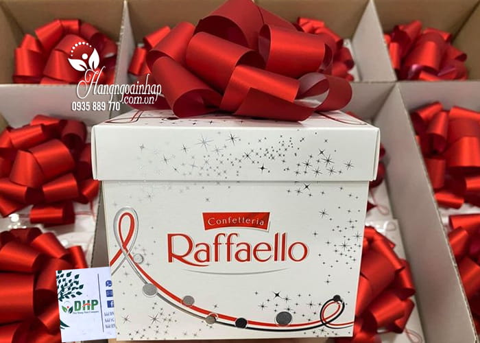 Socola phủ dừa Ferrero Raffaello hộp vuông nơ 300g 0