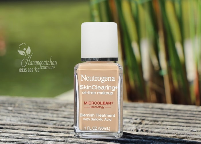 Kem nền cho da mụn Neutrogena SkinClearing Oil-free Makeup 
