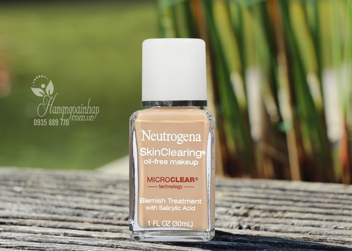 Kem nền cho da mụn Neutrogena SkinClearing Oil-free Makeup 