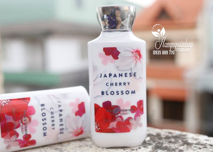 Sữa dưỡng thể Bath & Body Works Japanese Cherry Blossom 236ml của Mỹ