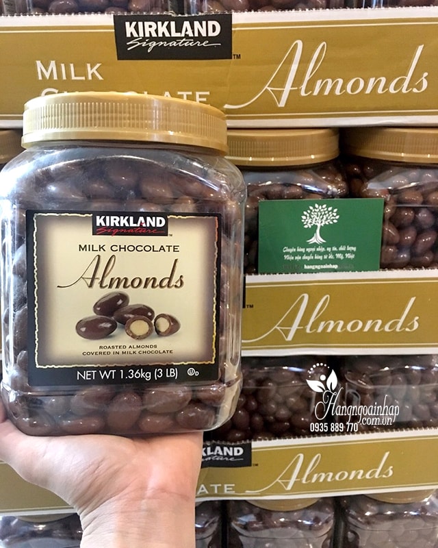 Socola Sữa Bọc Hạnh Nhân Kirland Almonds 1.36kg Của Mỹ