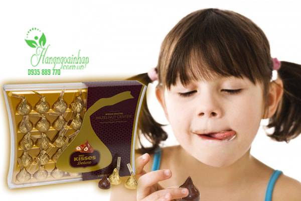  Socola sữa bọc hạt phỉ Chocolate Hershey's Kisses Deluxe hộp 50 viên 410g