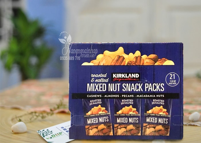 Hạt hỗn hợp rang muối Kirkland Mixed Nut Snack Packs 953g của Mỹ