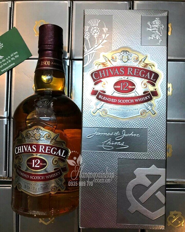 Rượu Chivas Regal 12 năm 750ml hộp giấy xách tay từ Singapore