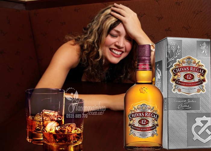 Rượu Chivas Regal 12 năm 750ml hộp giấy xách tay từ Singapore