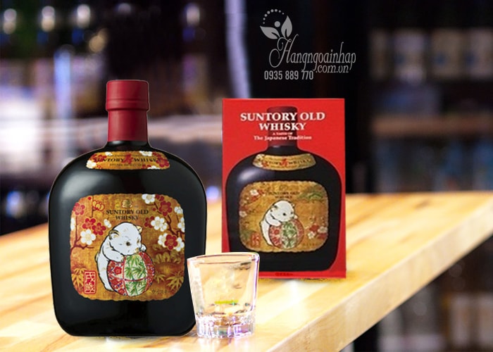 Rượu con chó Suntory Old Whisky 700ml của Nhật Bản