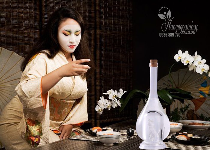 Set 2 chai rượu hình chó vàng, chó bạc Sake Yatsushika 500ml của Nhật